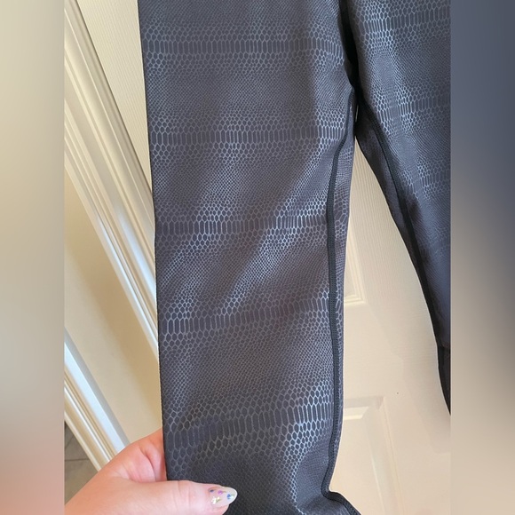 Black textured Zyia leggings - Picture 2 of 6
